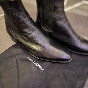 Saint Laurent Glossy Black Leather Shoes